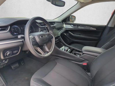 2023 Jeep Grand Cherokee Laredo 4x2
