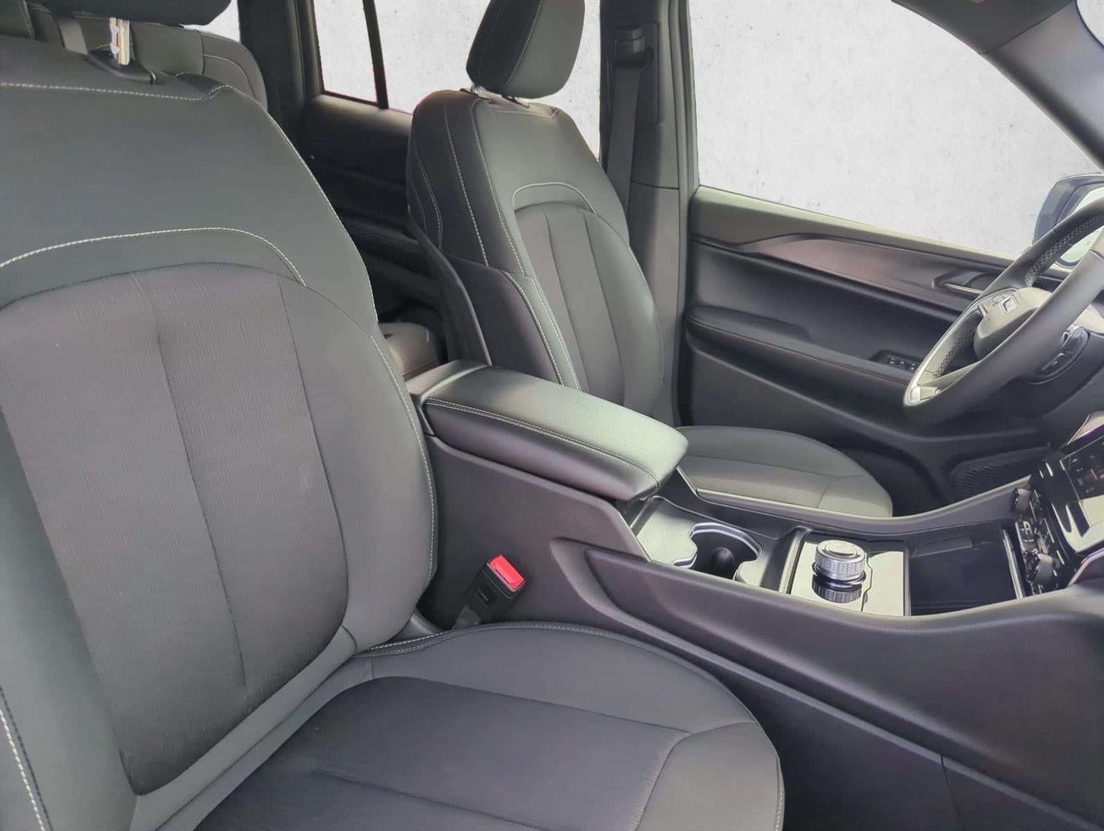 2025 Jeep Grand Cherokee Laredo X 4x2
