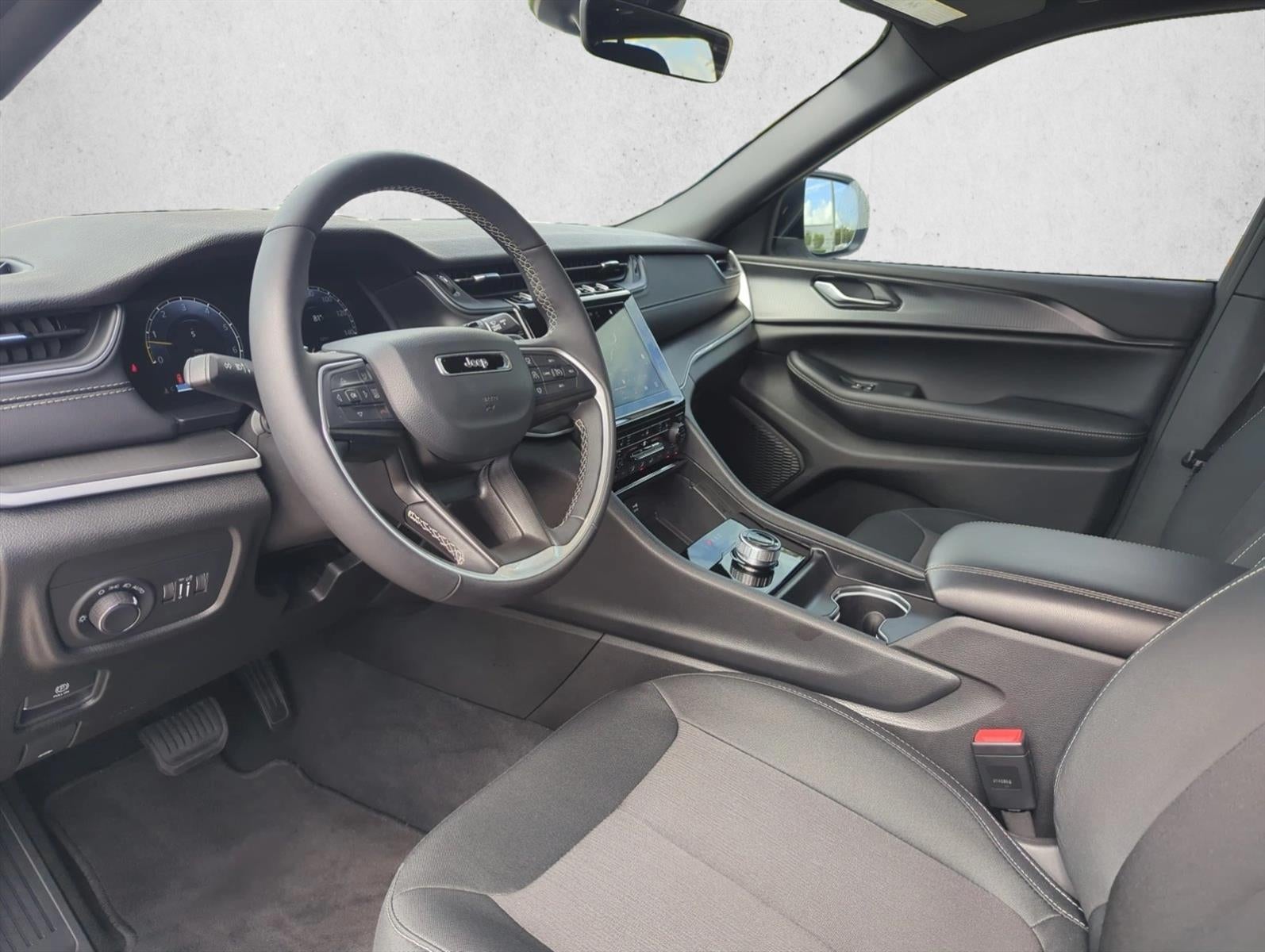 2025 Jeep Grand Cherokee Laredo X 4x2