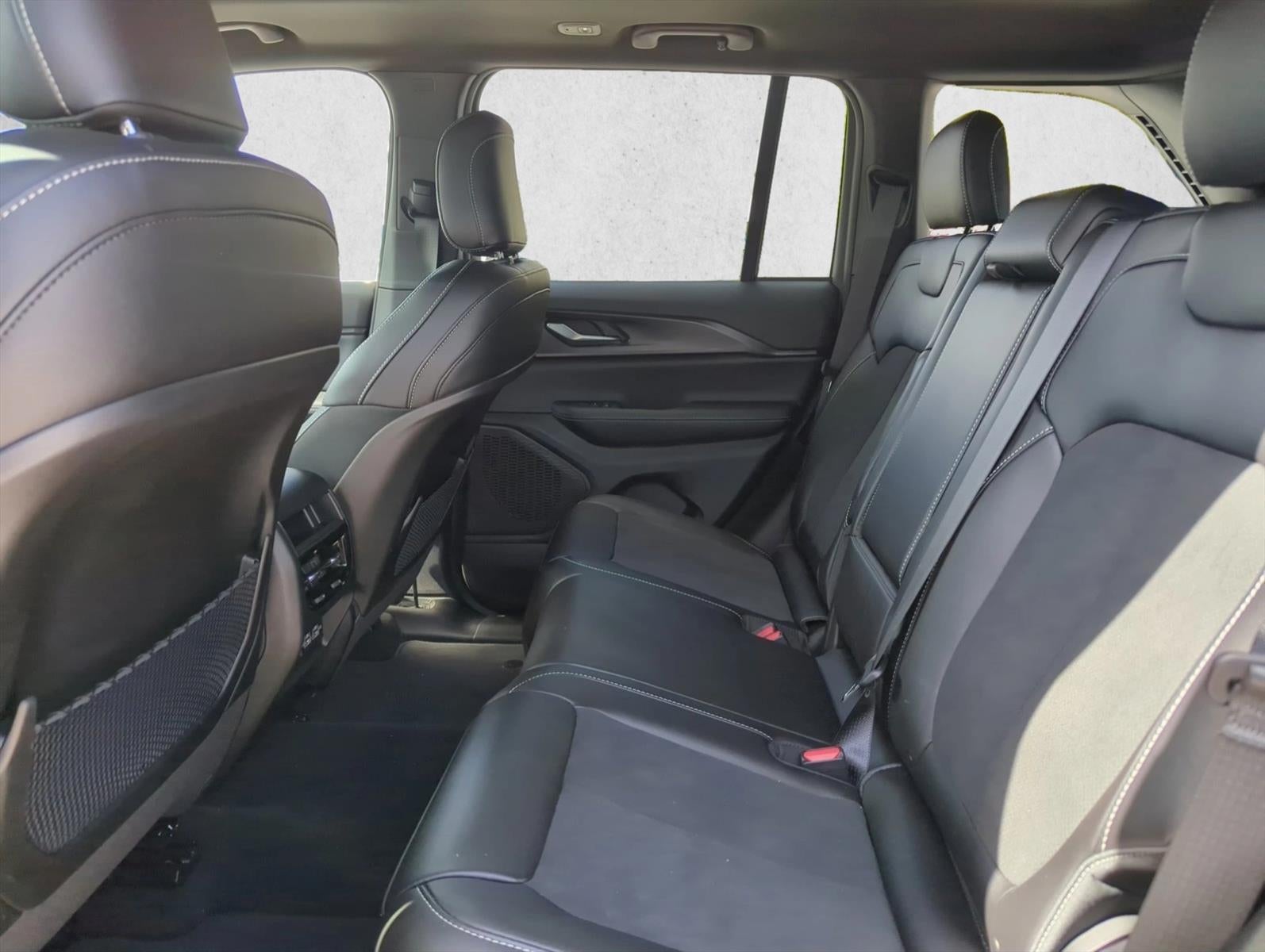 2025 Jeep Grand Cherokee Altitude X 4x2