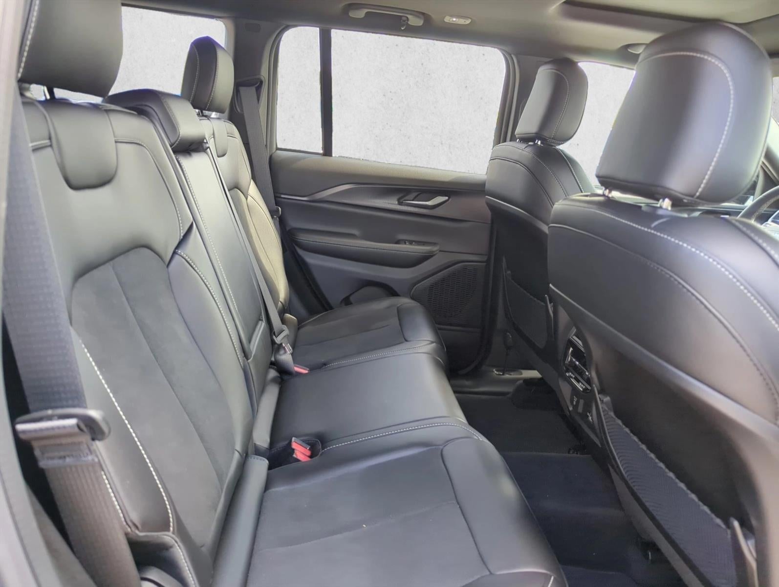 2025 Jeep Grand Cherokee Altitude X 4x2