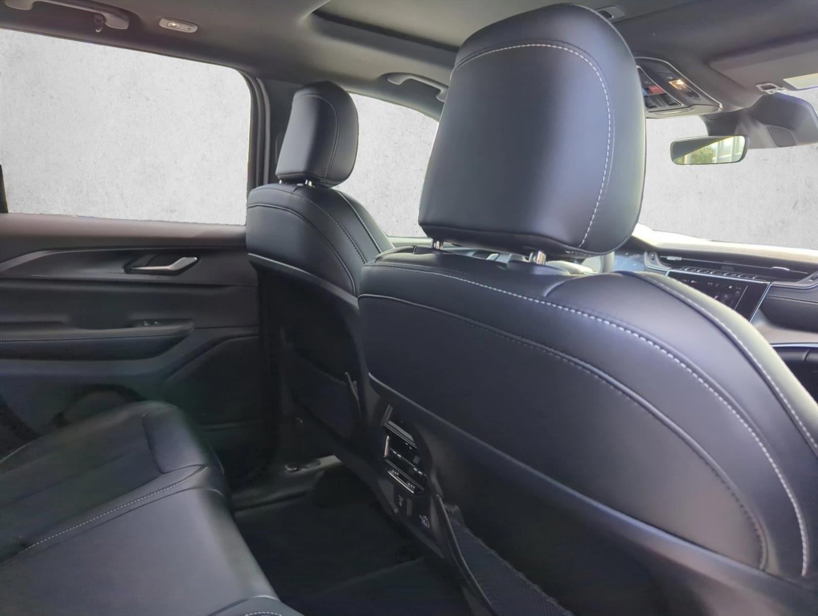 2025 Jeep Grand Cherokee Altitude X 4x2