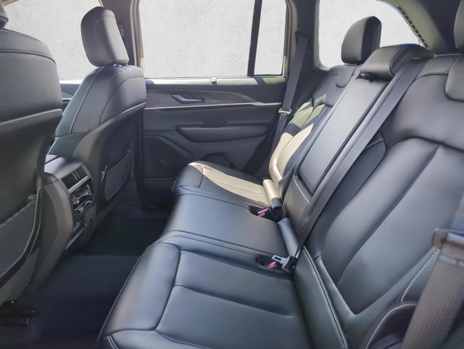 2025 Jeep Grand Cherokee Limited 4x2