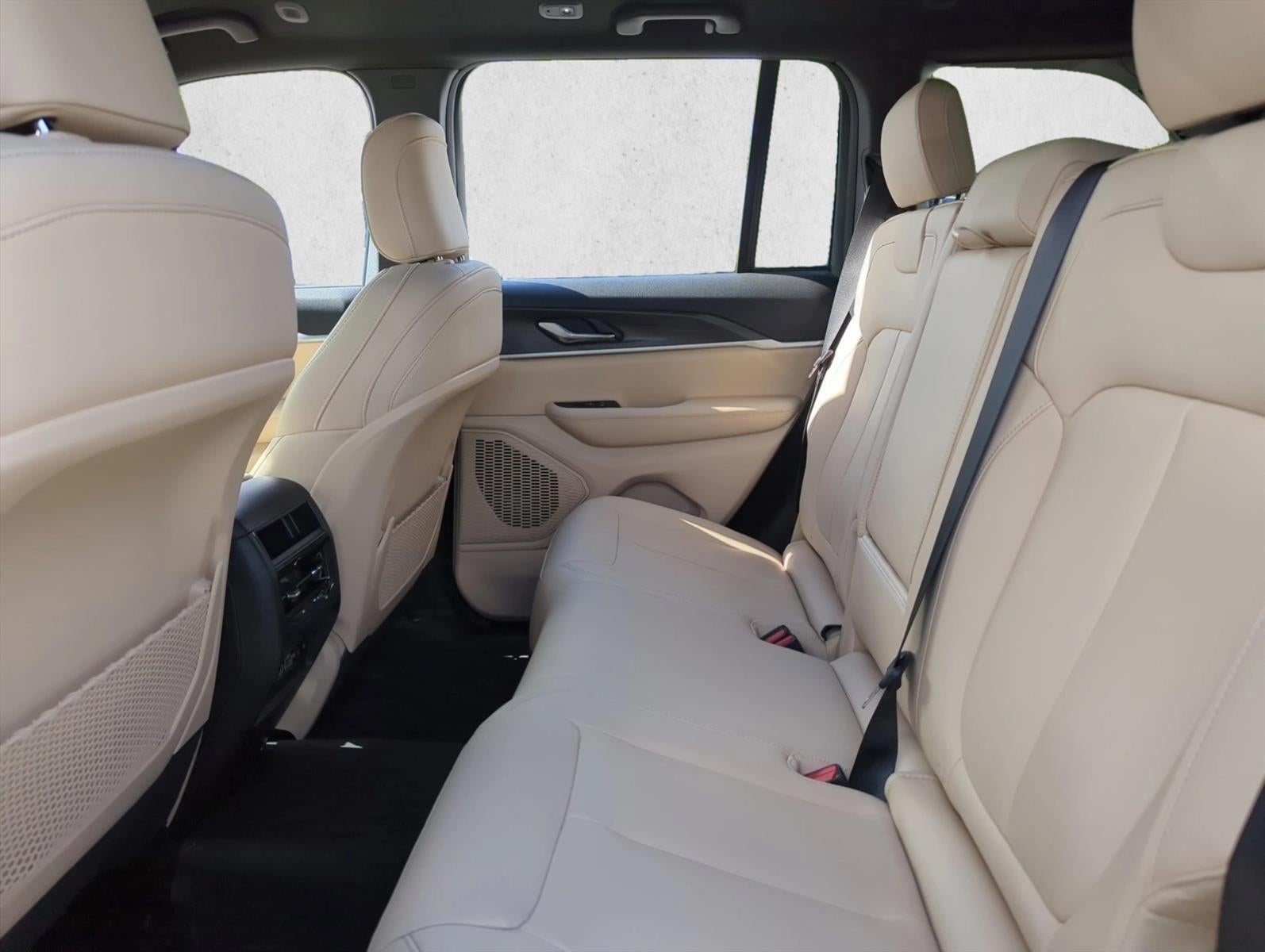 2025 Jeep Grand Cherokee Limited 4x2