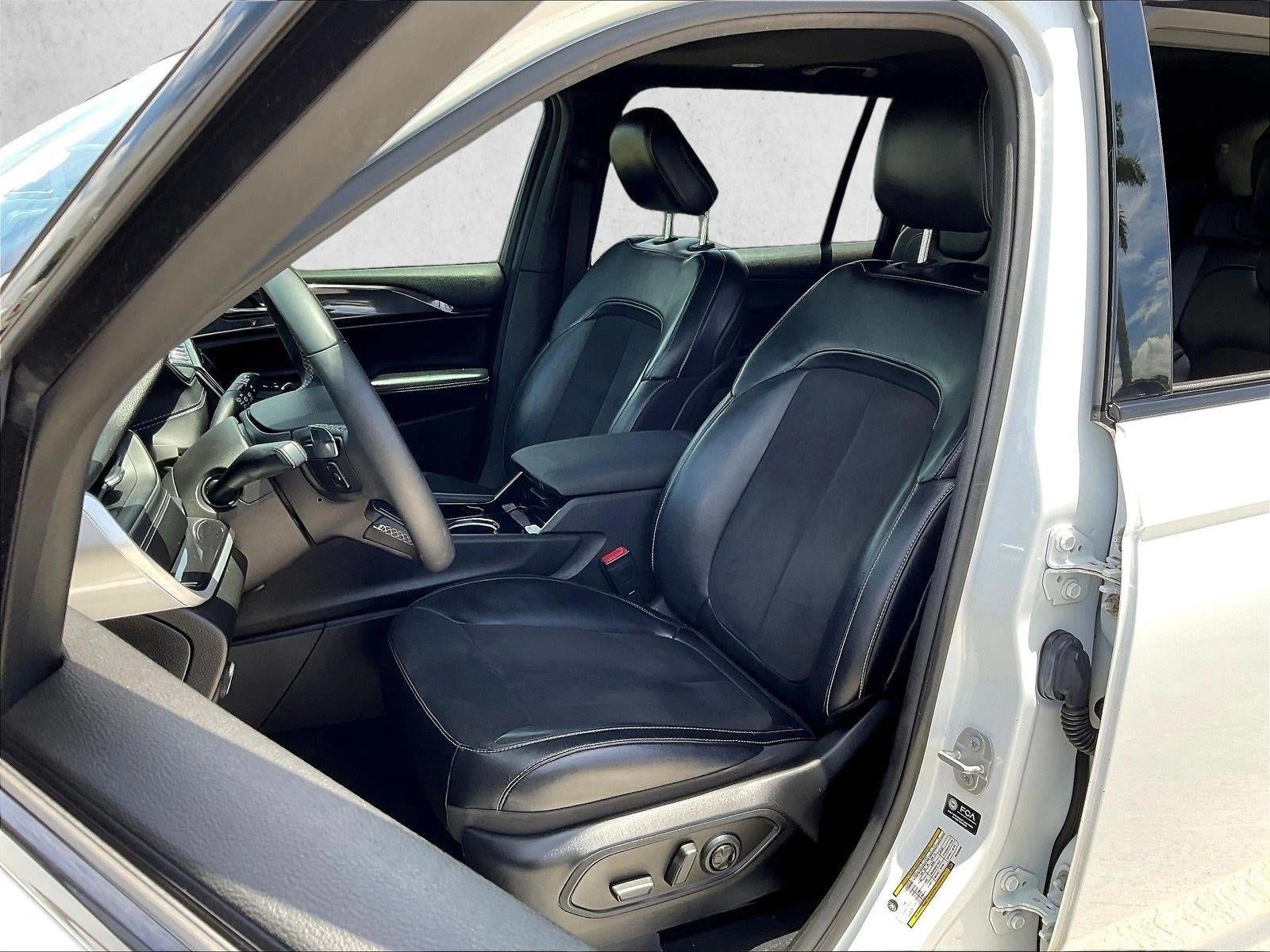 2023 Jeep Grand Cherokee L Altitude 4x2