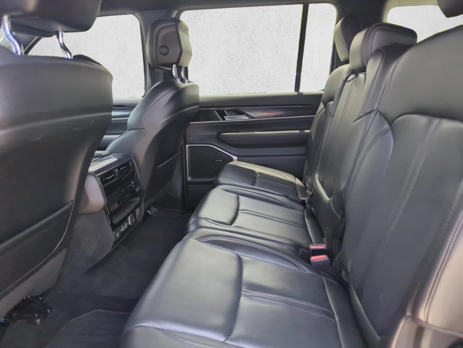 2024 Jeep Wagoneer L 4x2