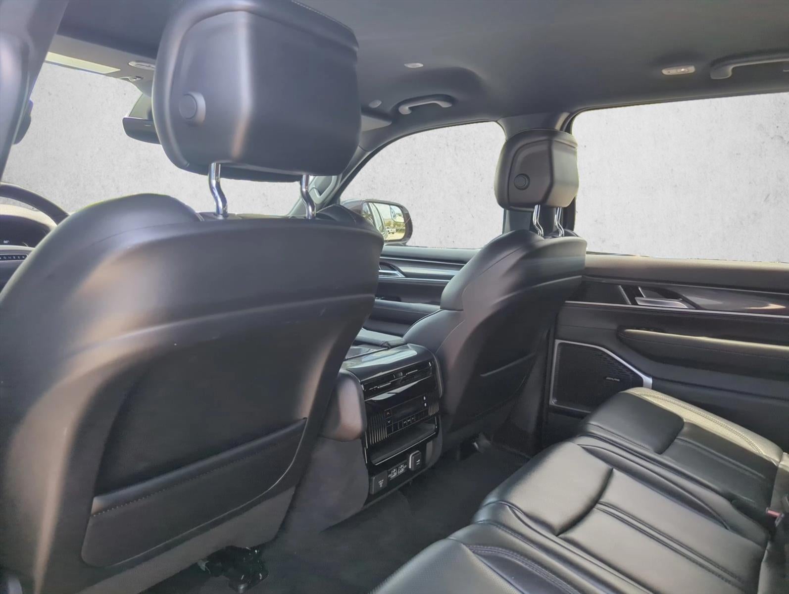 2024 Jeep Wagoneer L 4x2