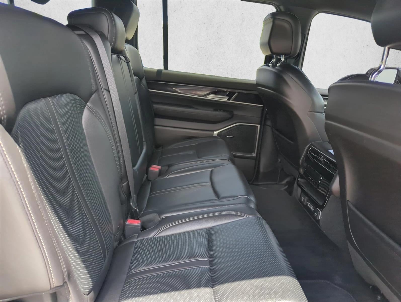 2024 Jeep Wagoneer L 4x2