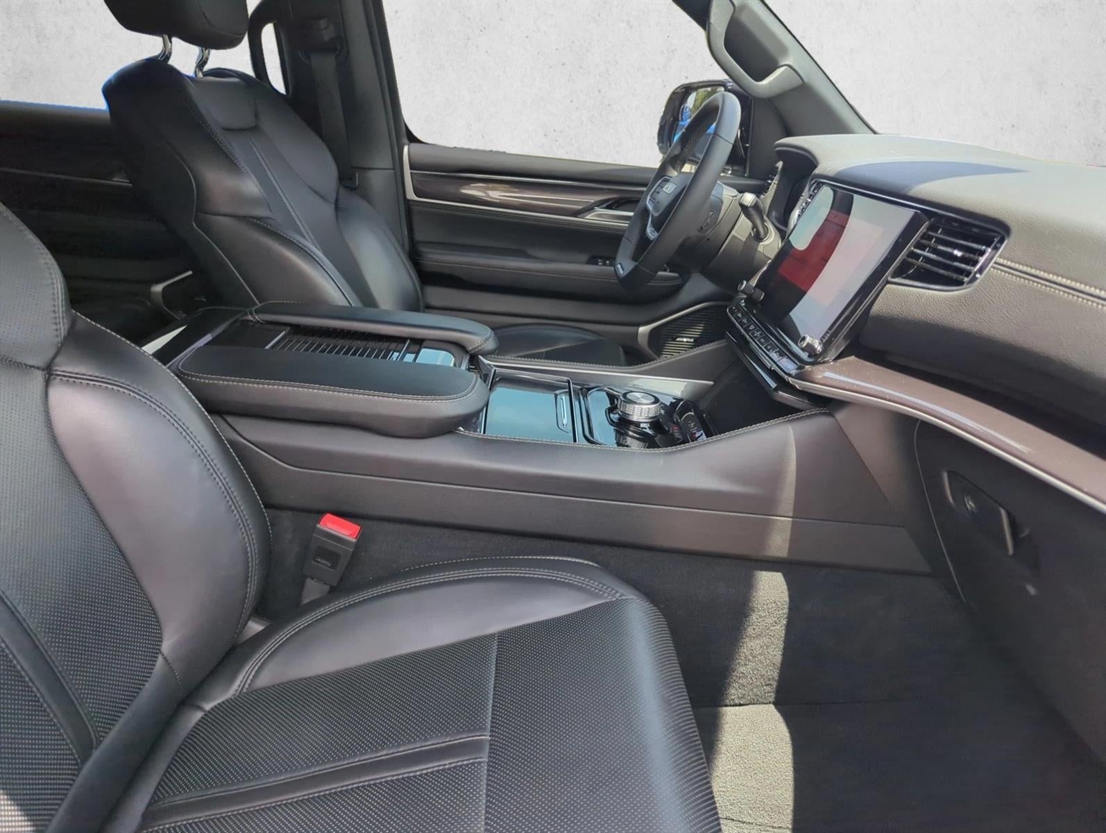 2024 Jeep Wagoneer L 4x2