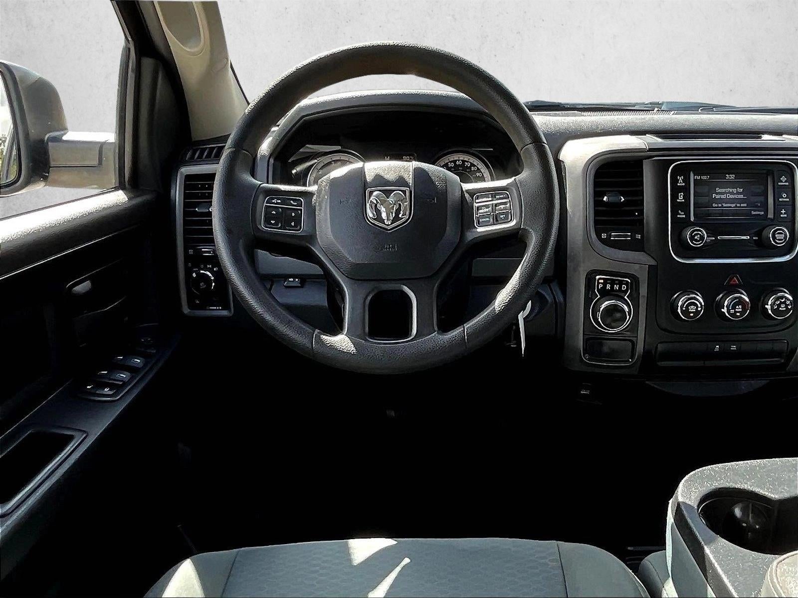 2017 RAM 1500 Express 4x2 Crew Cab 5'7" Box
