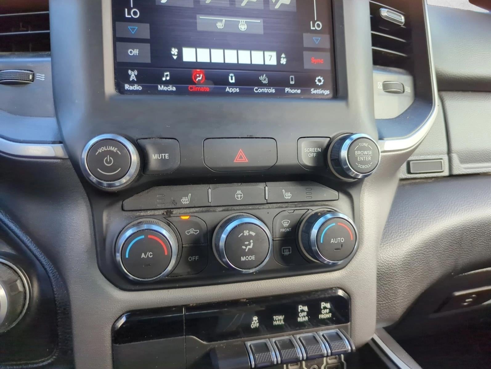 2021 RAM 1500 Big Horn 4x2 Quad Cab 6'4" Box