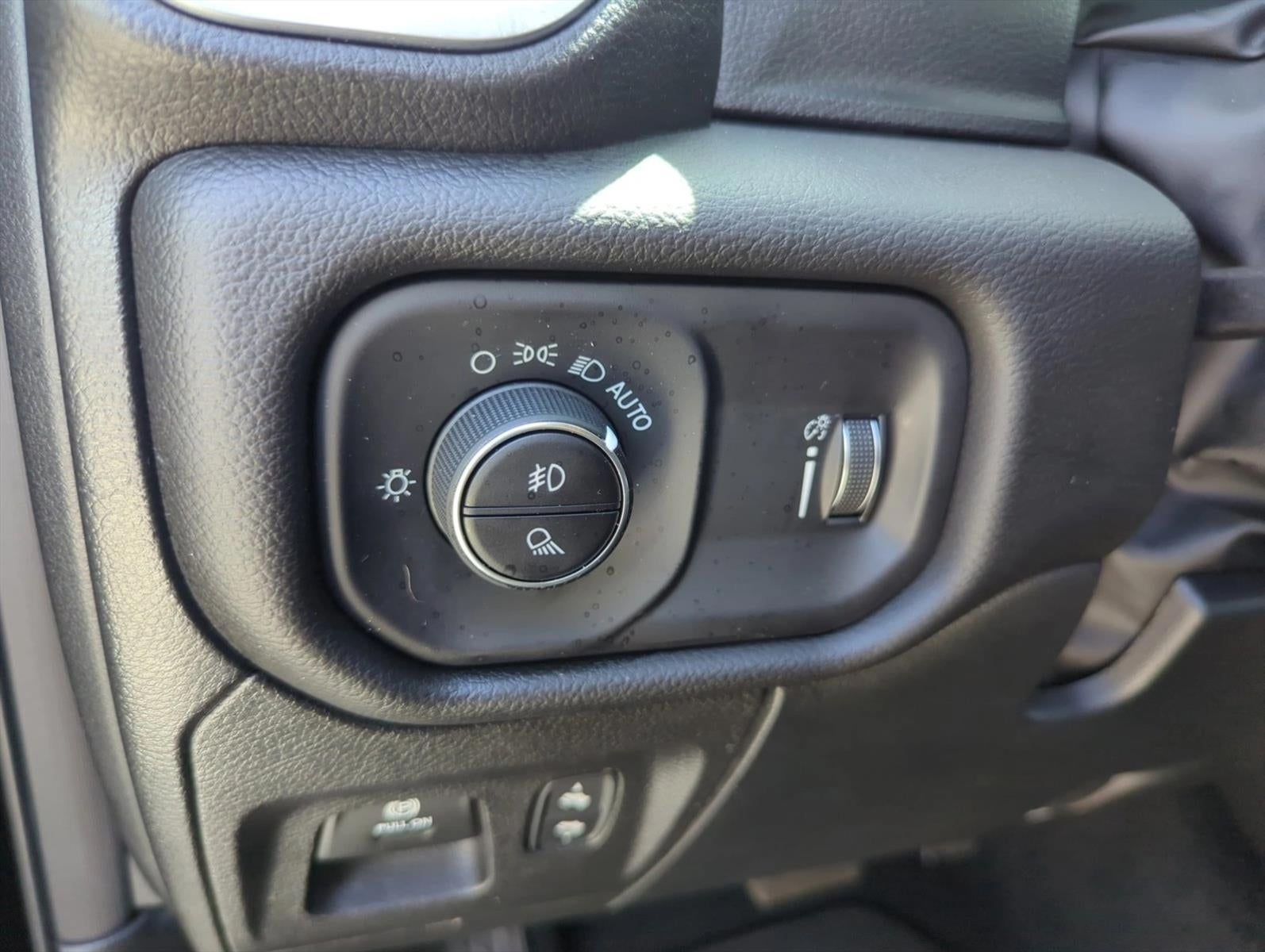 2025 RAM 1500 Big Horn 4x2 Crew Cab 5'7" Box