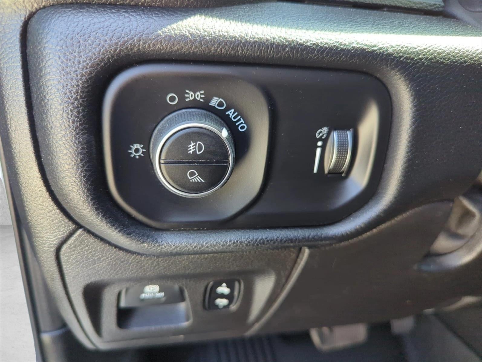 2020 RAM 1500 Lone Star 4x2 Crew Cab 5'7" Box
