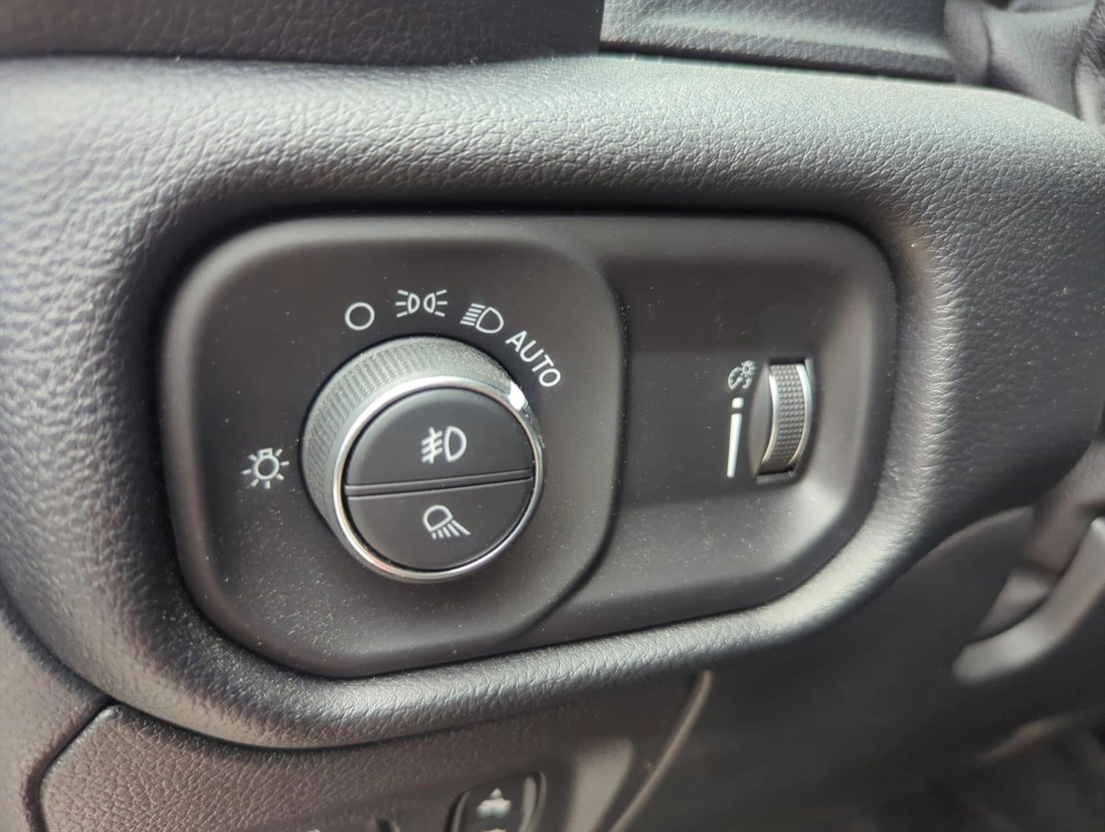 2021 RAM 1500 Big Horn 4x4 Crew Cab 5'7" Box