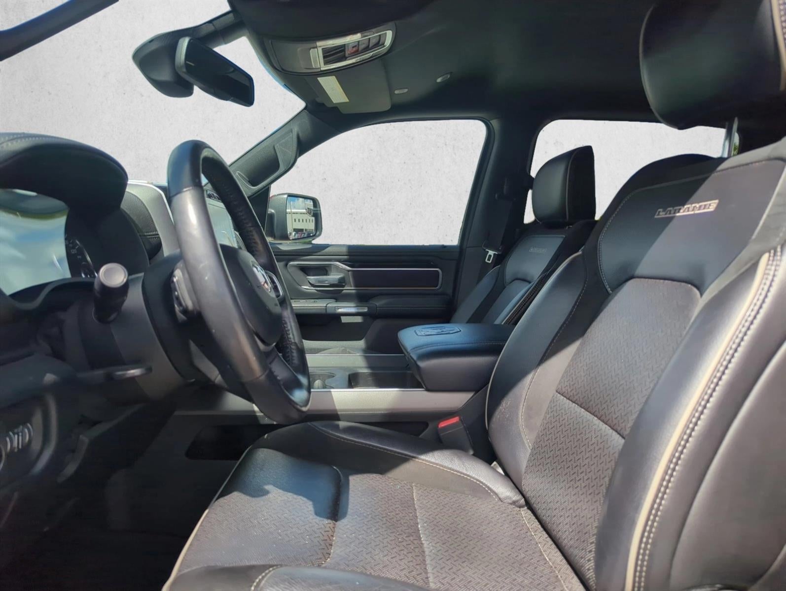 2020 RAM 1500 Laramie 4x4 Crew Cab 5'7" Box