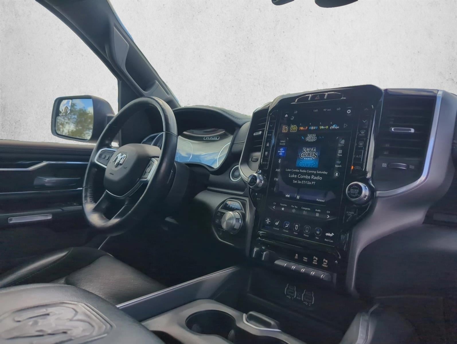 2020 RAM 1500 Laramie 4x4 Crew Cab 5'7" Box