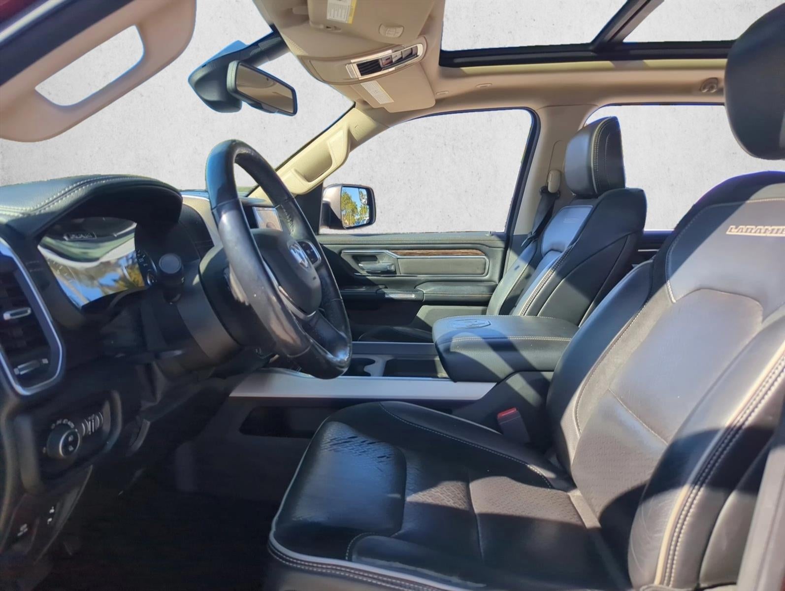 2019 RAM 1500 Laramie 4x4 Crew Cab 5'7" Box