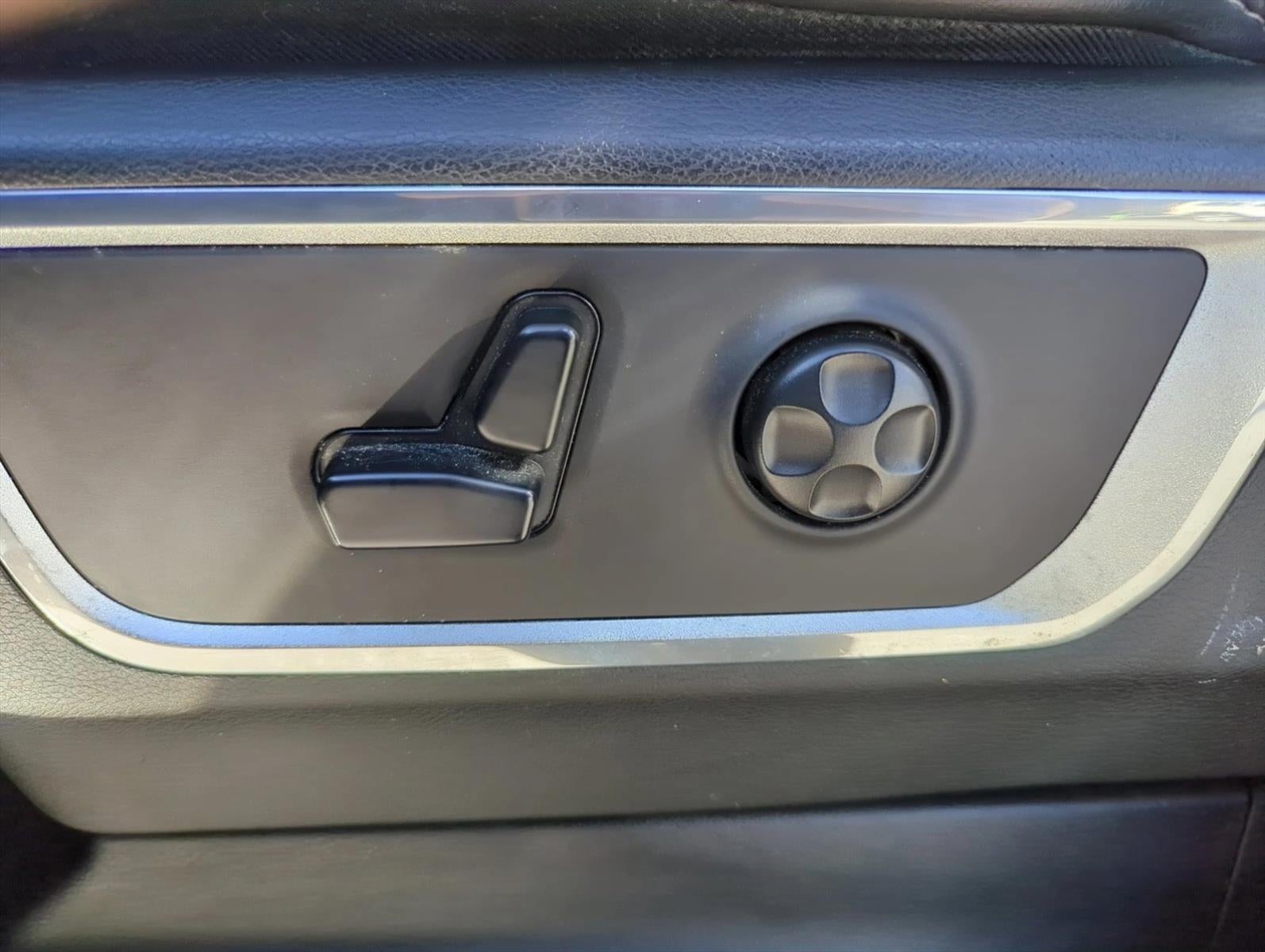 2019 RAM 1500 Laramie 4x4 Crew Cab 5'7" Box