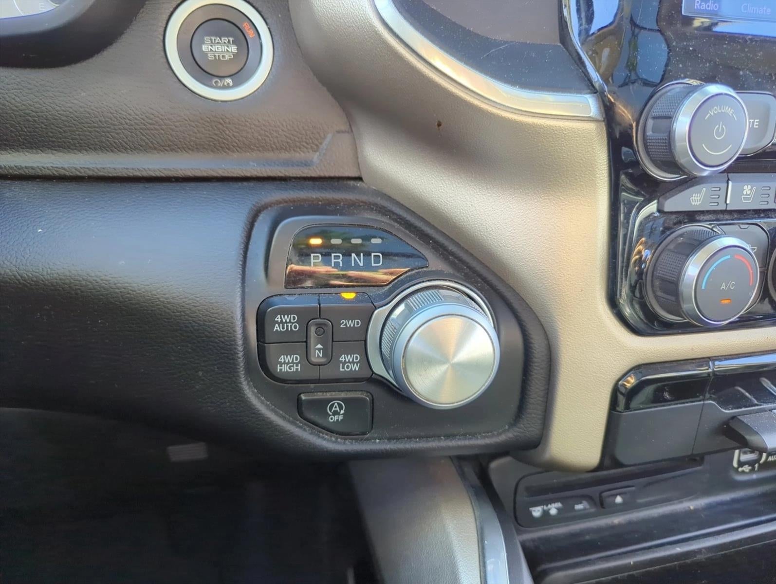 2019 RAM 1500 Laramie 4x4 Crew Cab 5'7" Box