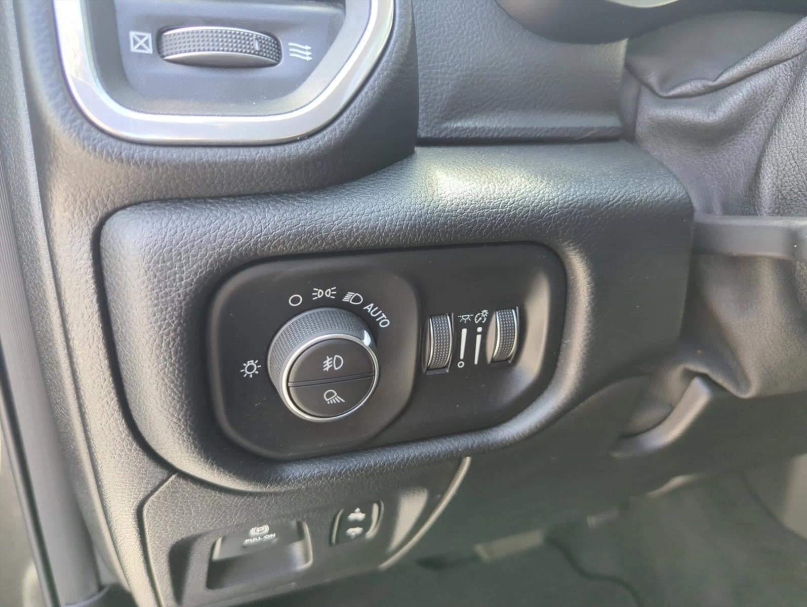 2021 RAM 1500 Laramie 4x4 Crew Cab 6'4" Box