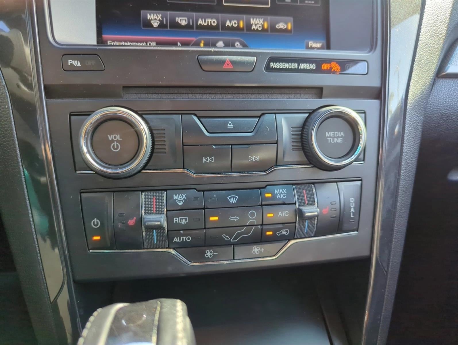 2016 Ford Explorer FWD 4dr XLT