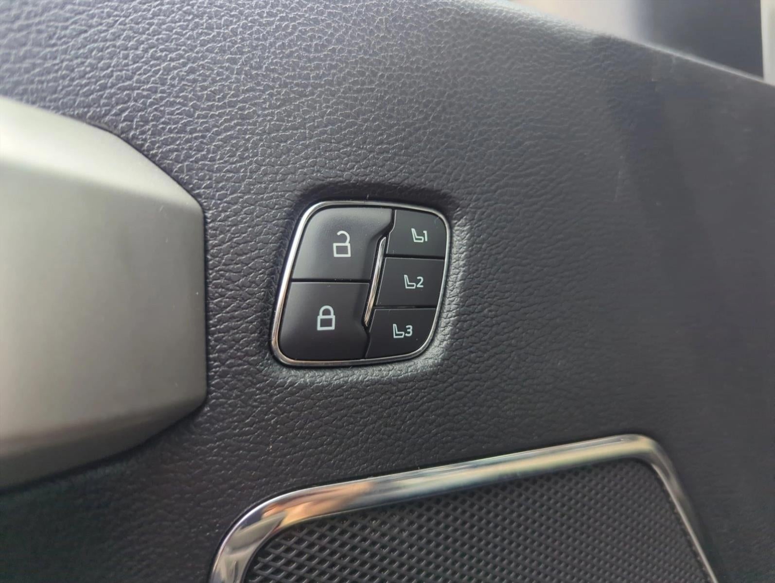 2021 Ford Super Duty F-250 SRW LARIAT 4WD Crew Cab 6.75' Box