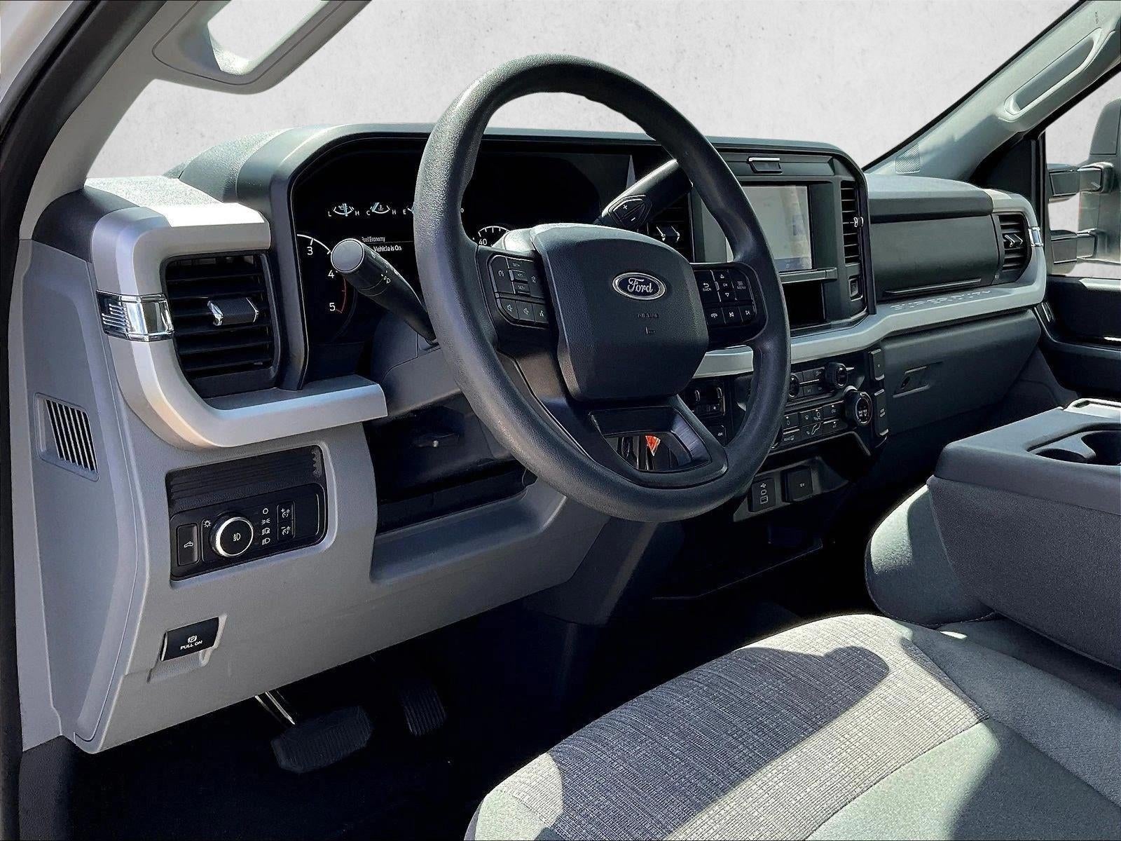 2026 Ford Super Duty F-350 DRW XLT 4WD Crew Cab 8' Box
