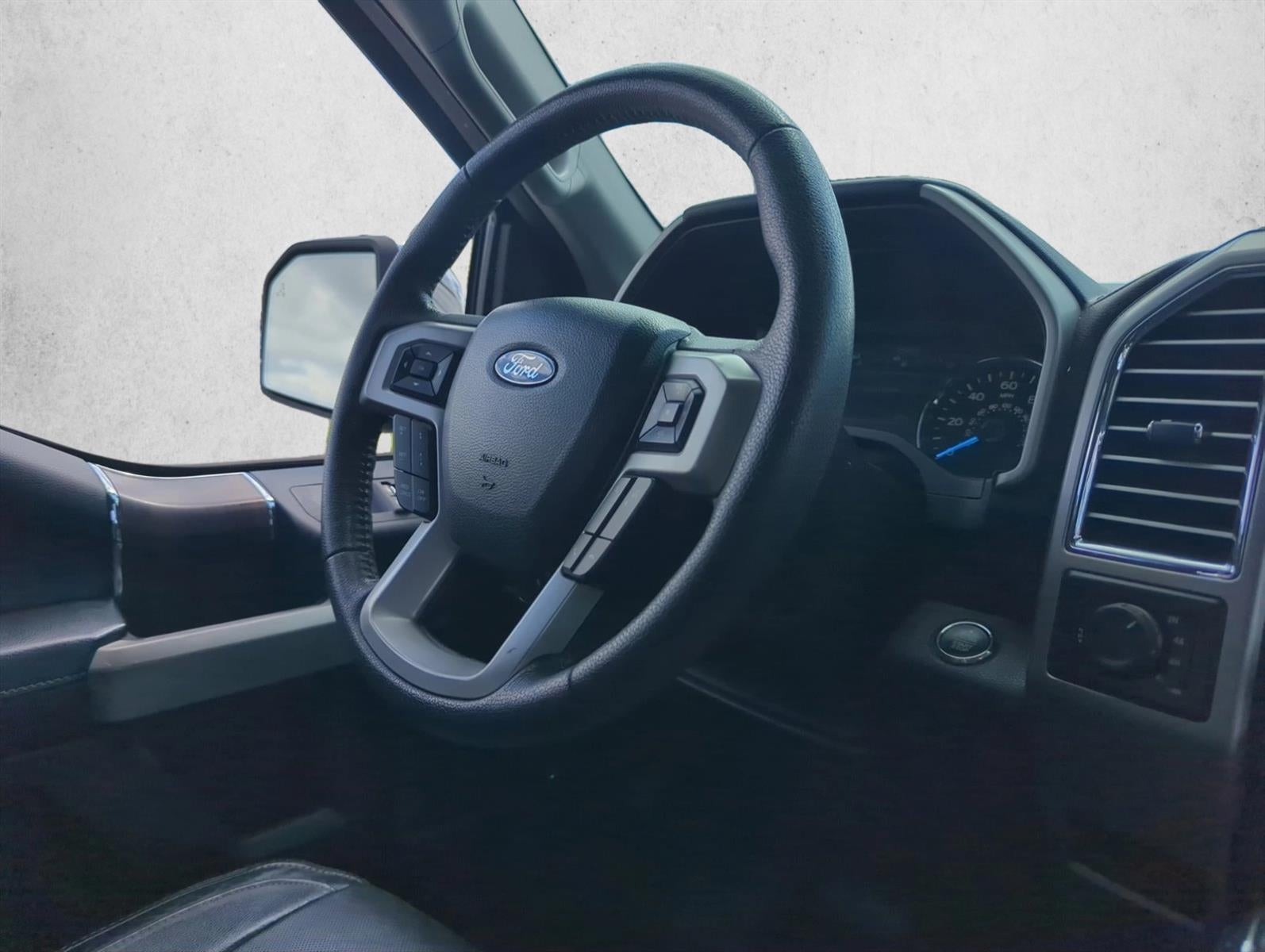 2015 Ford F-150 4WD SuperCrew 5-1/2 Ft Box Lariat