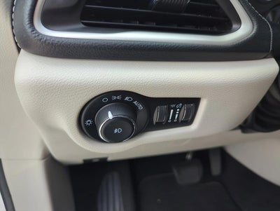 2023 Chrysler Pacifica Touring L FWD