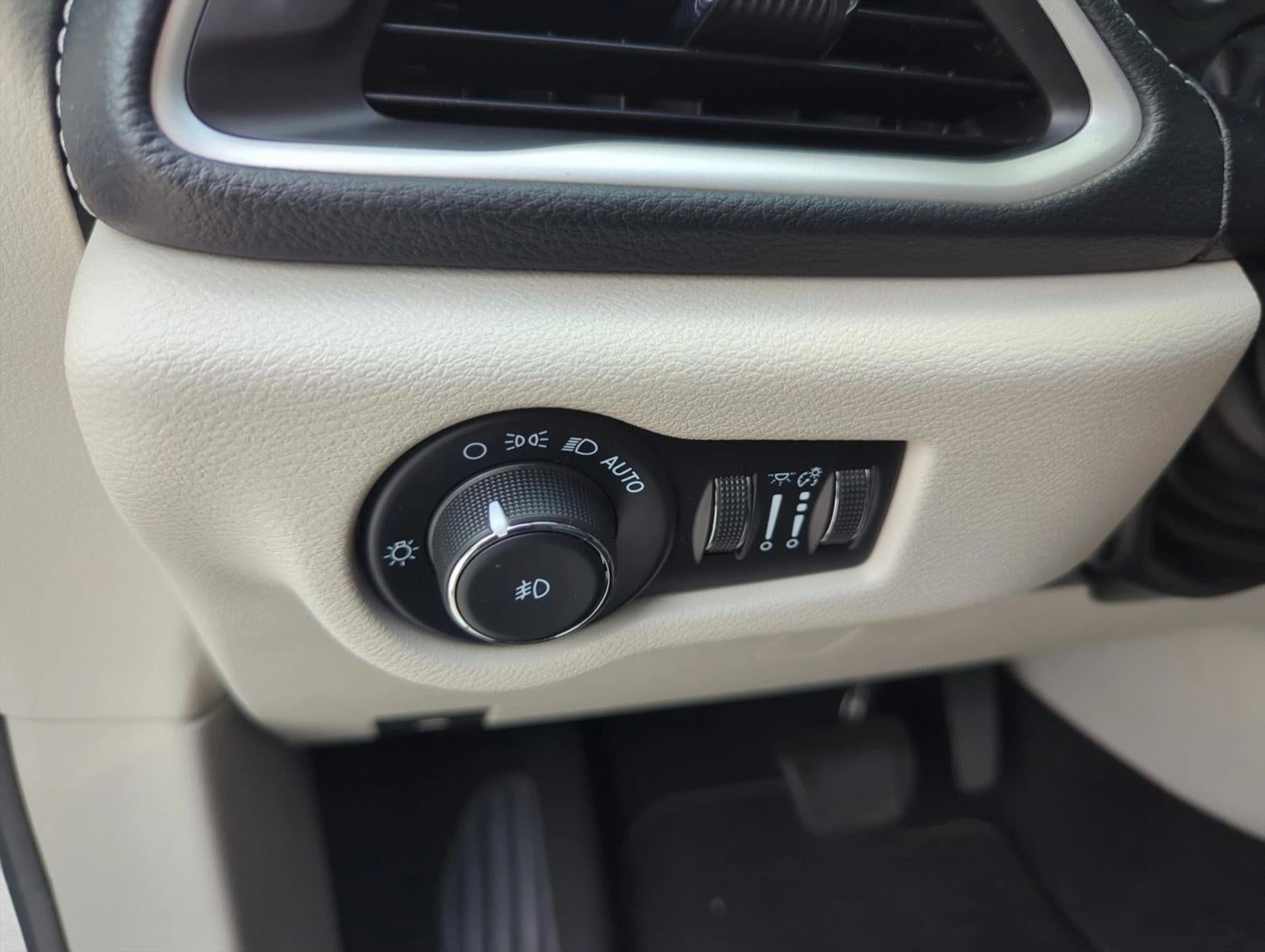 2023 Chrysler Pacifica Touring L FWD