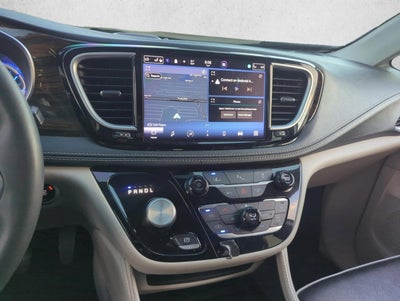 2023 Chrysler Pacifica Hybrid Limited FWD