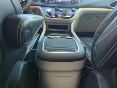 2023 Chrysler Pacifica Hybrid Limited FWD