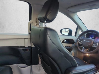 2023 Chrysler Pacifica Hybrid Limited FWD