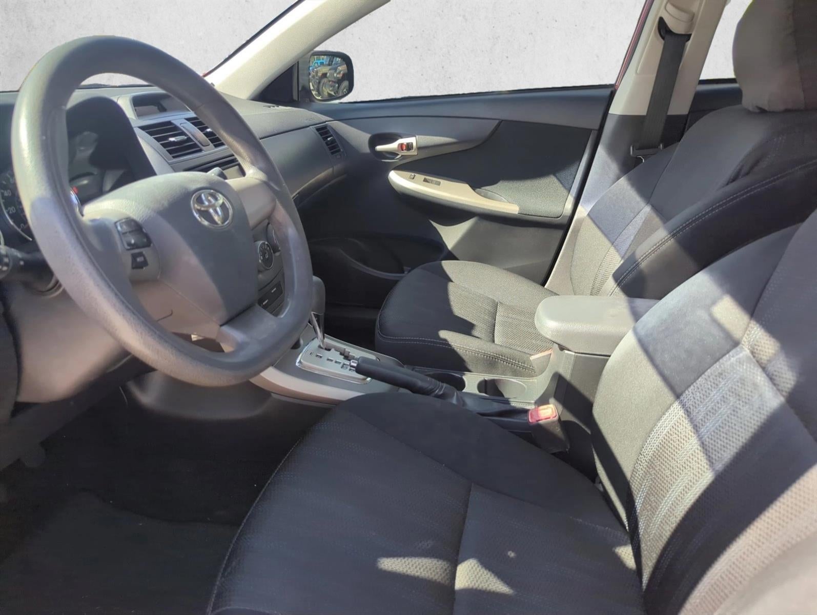 2013 Toyota Corolla 4dr Sdn Auto S (Natl)