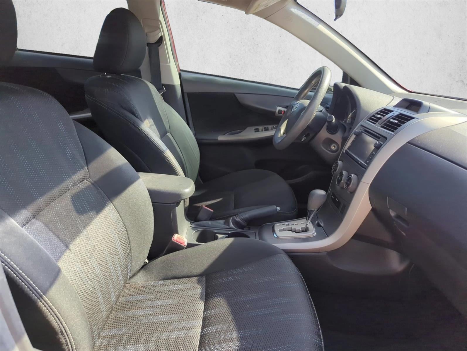 2013 Toyota Corolla 4dr Sdn Auto S (Natl)