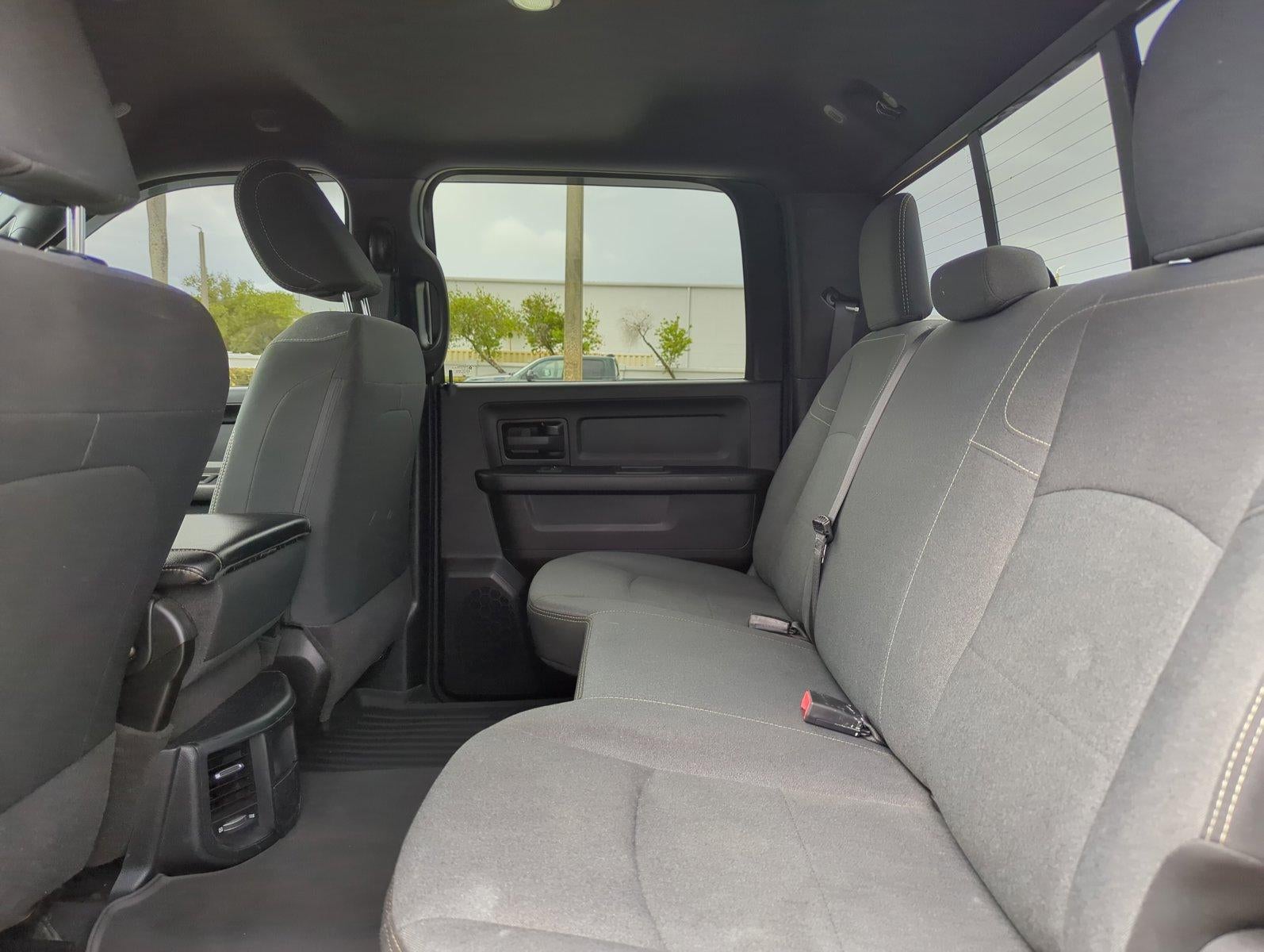 2022 RAM 3500 Tradesman 4x4 Crew Cab 8' Box