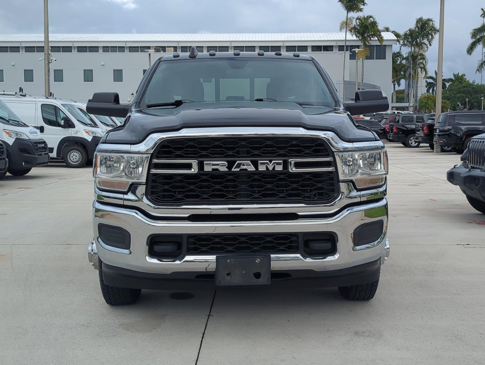 2022 RAM 3500 Tradesman 4x4 Crew Cab 8' Box