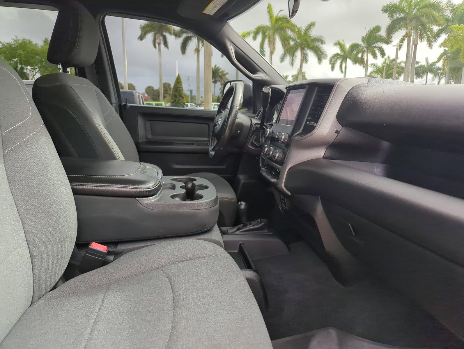 2022 RAM 3500 Tradesman 4x4 Crew Cab 8' Box