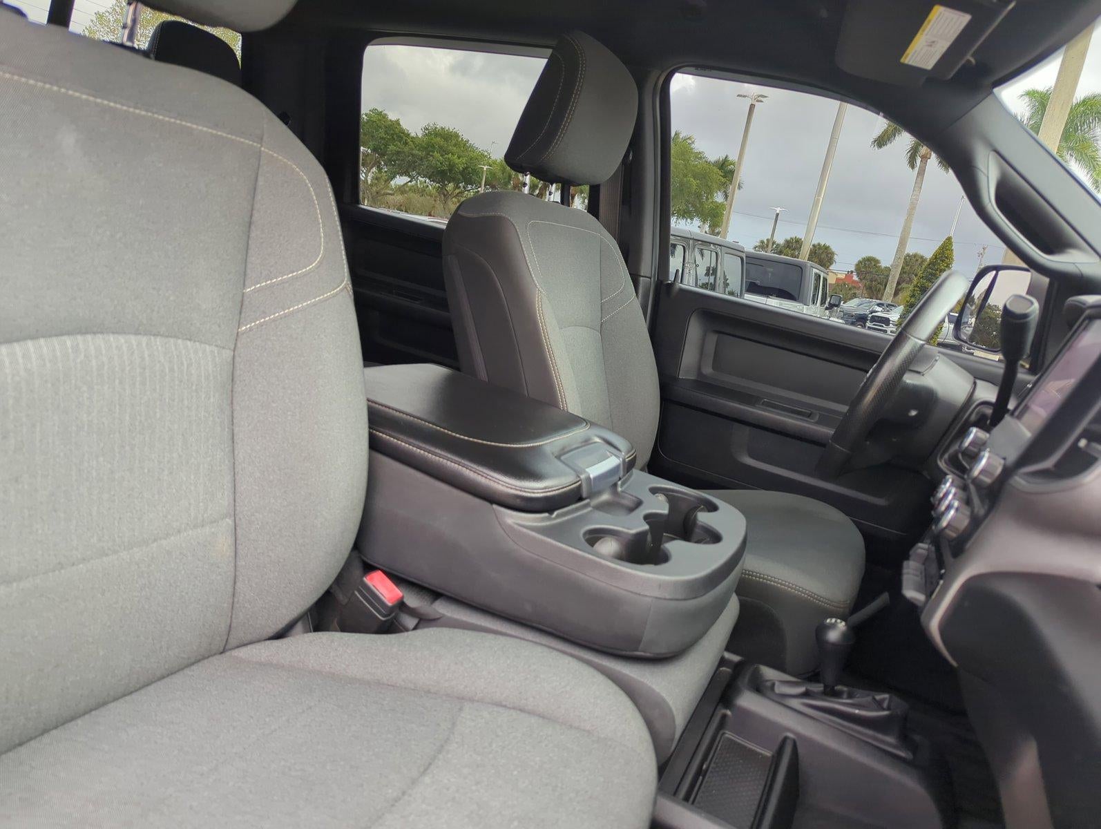 2022 RAM 3500 Tradesman 4x4 Crew Cab 8' Box