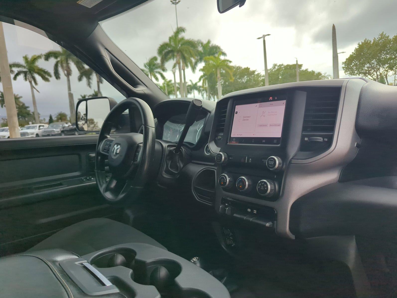 2022 RAM 3500 Tradesman 4x4 Crew Cab 8' Box