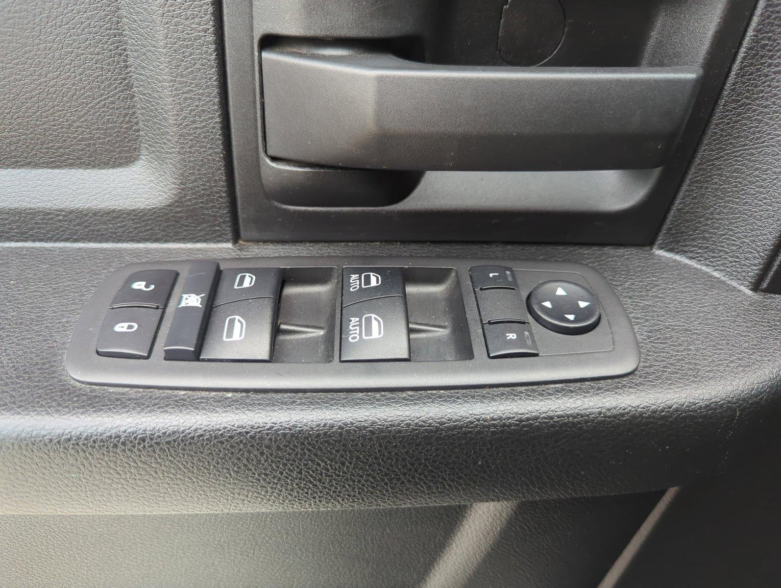 2022 RAM 3500 Tradesman 4x4 Crew Cab 8' Box