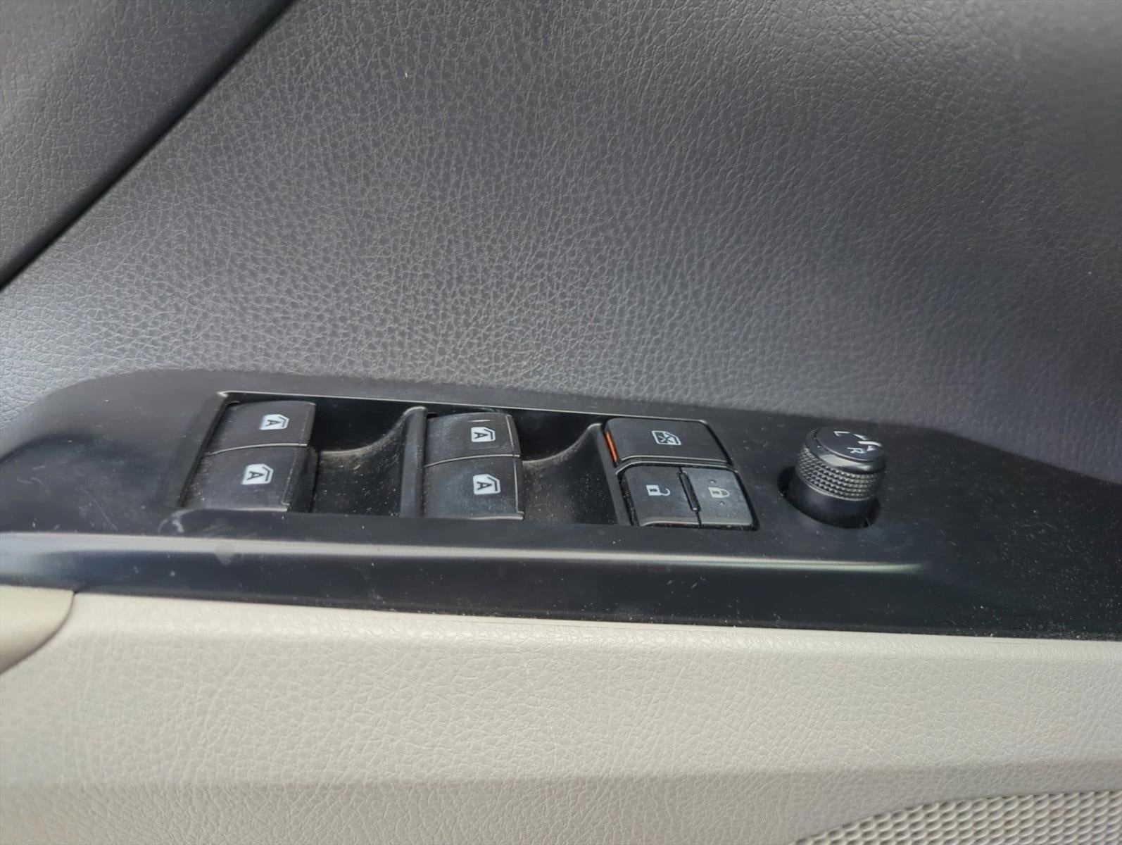 2018 Toyota Camry SE Auto (SE)