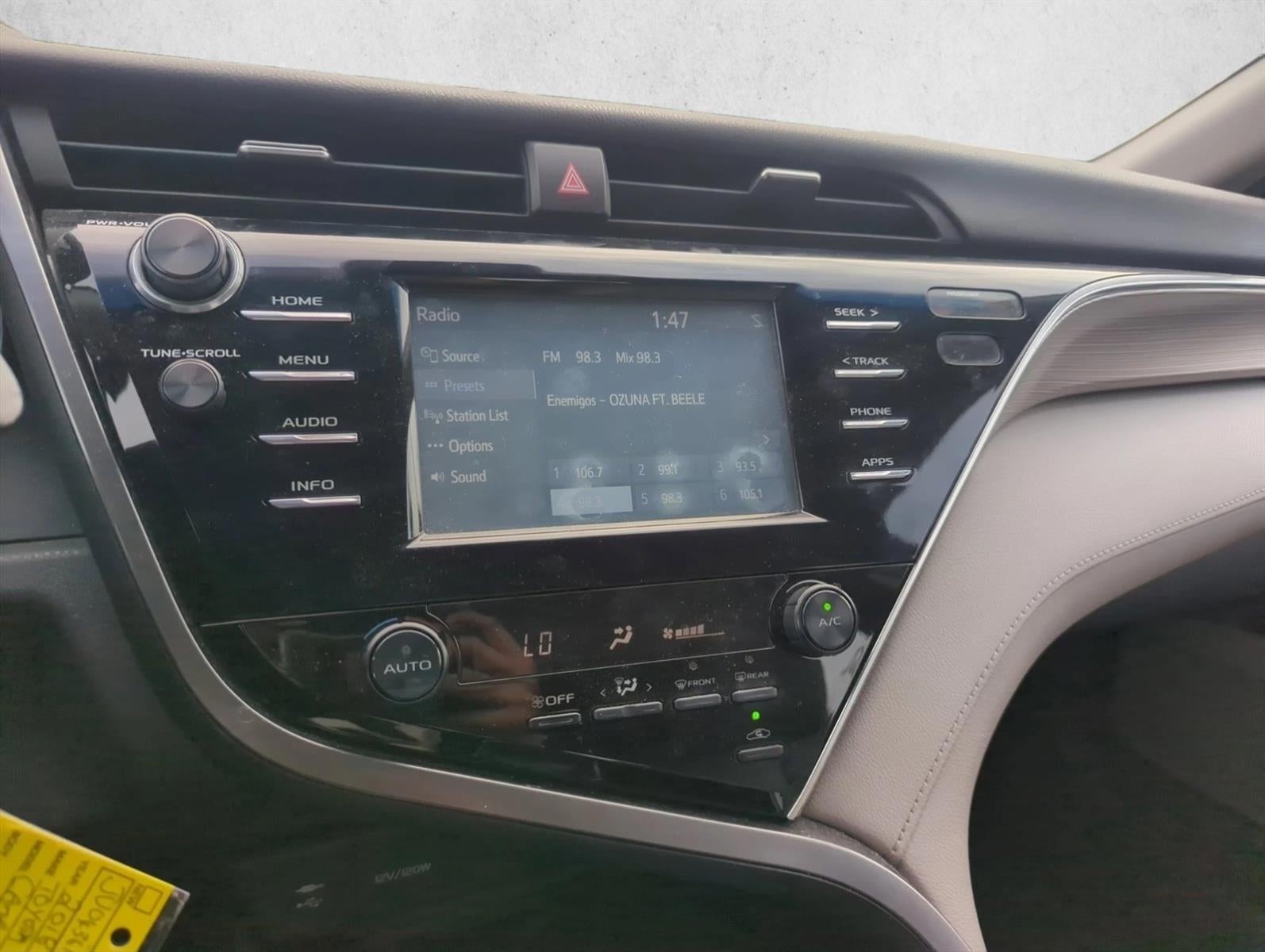 2018 Toyota Camry SE Auto (SE)