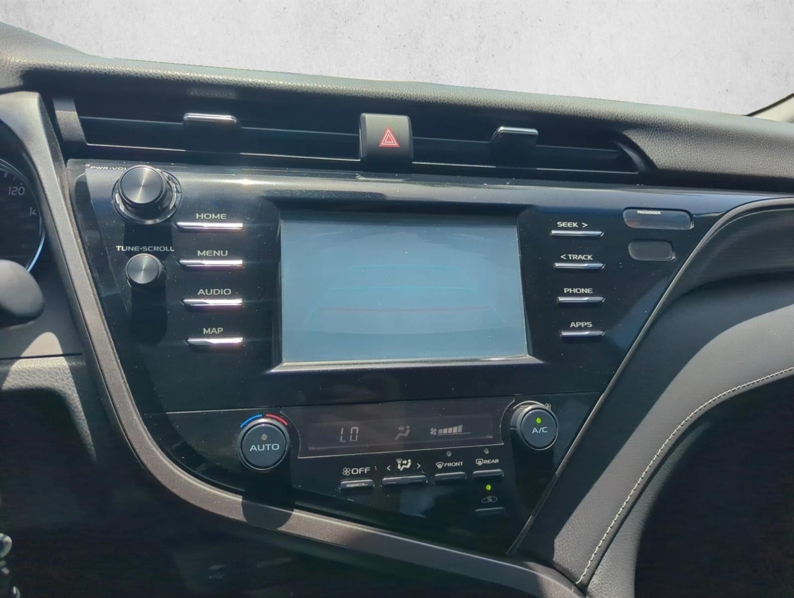 2019 Toyota Camry SE Auto (SE)