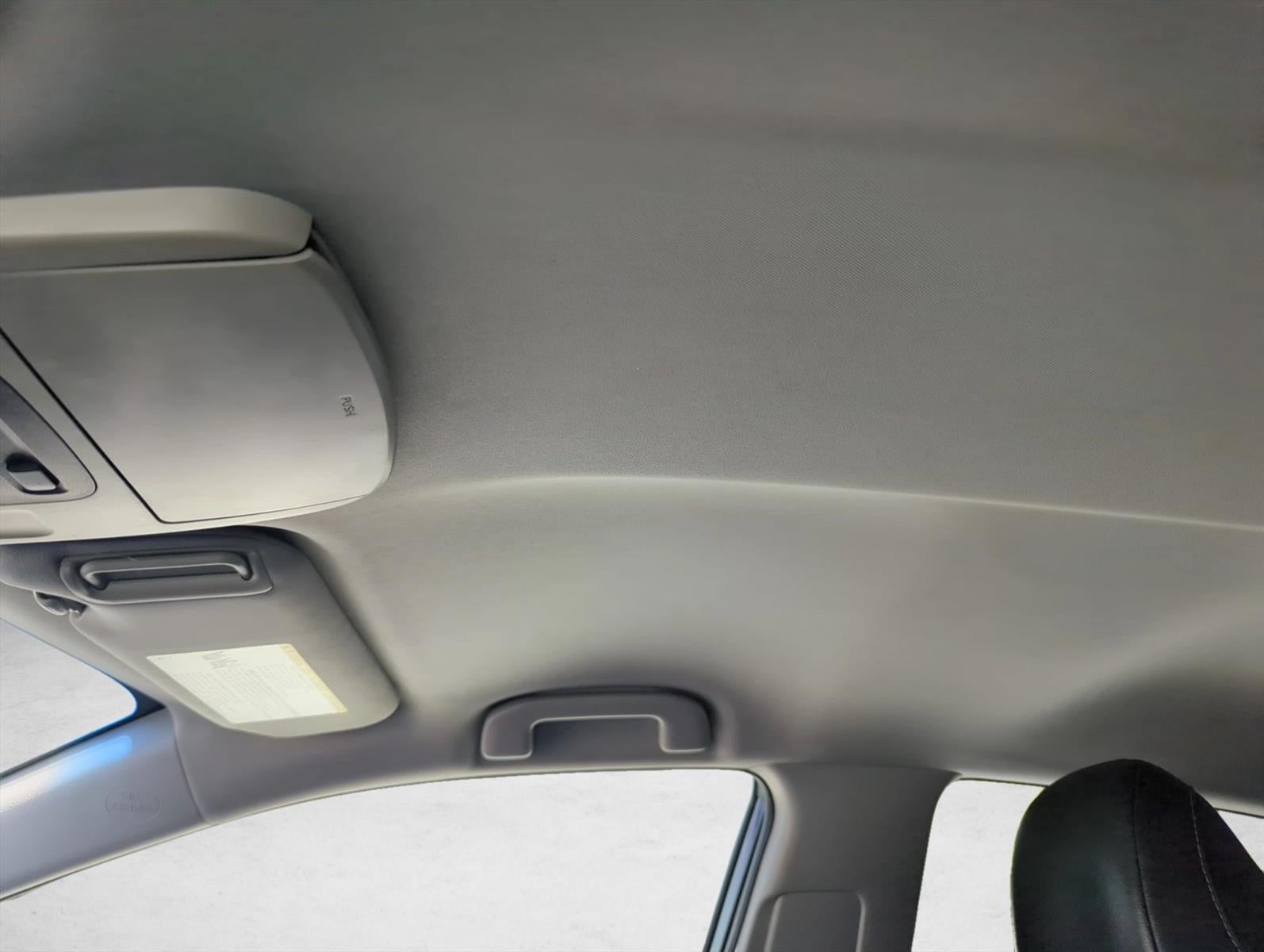 2019 Toyota Camry SE Auto (SE)