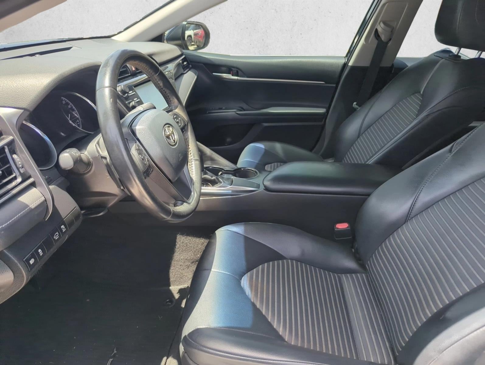 2019 Toyota Camry SE Auto (SE)