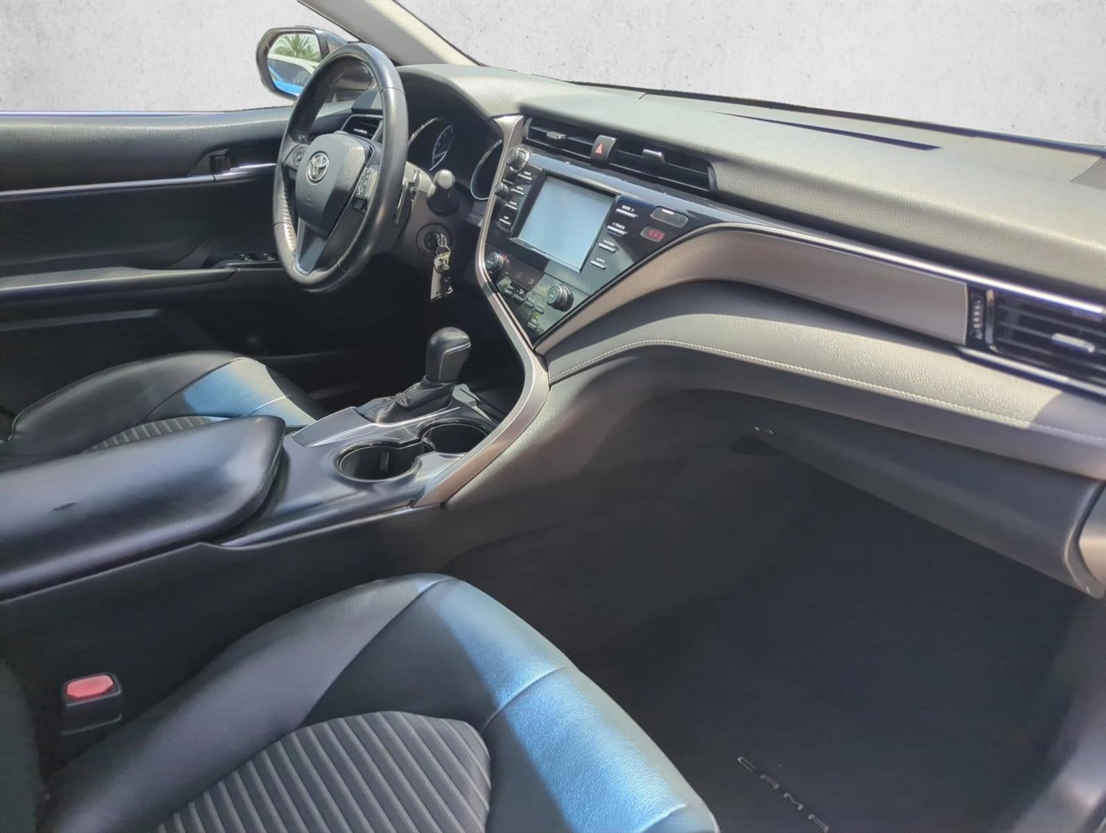 2019 Toyota Camry SE Auto (SE)