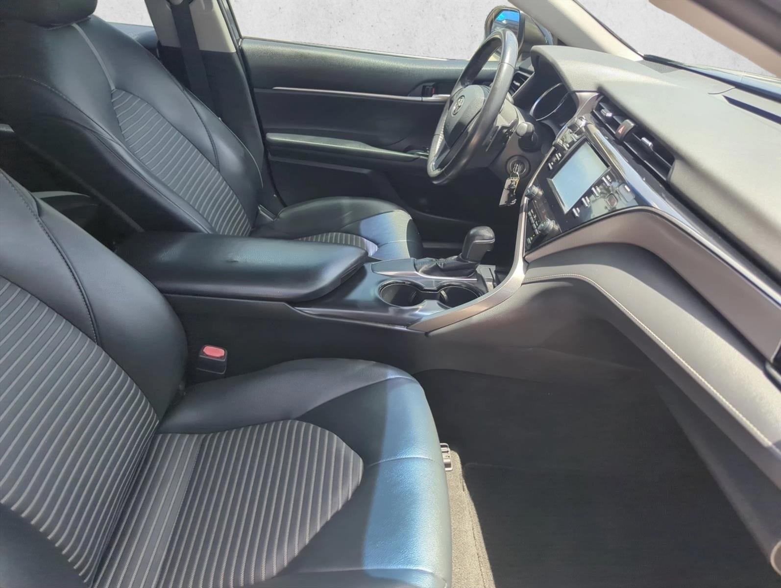 2019 Toyota Camry SE Auto (SE)