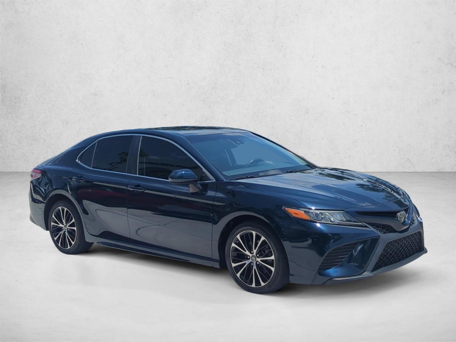 2019 Toyota Camry SE Auto (SE)