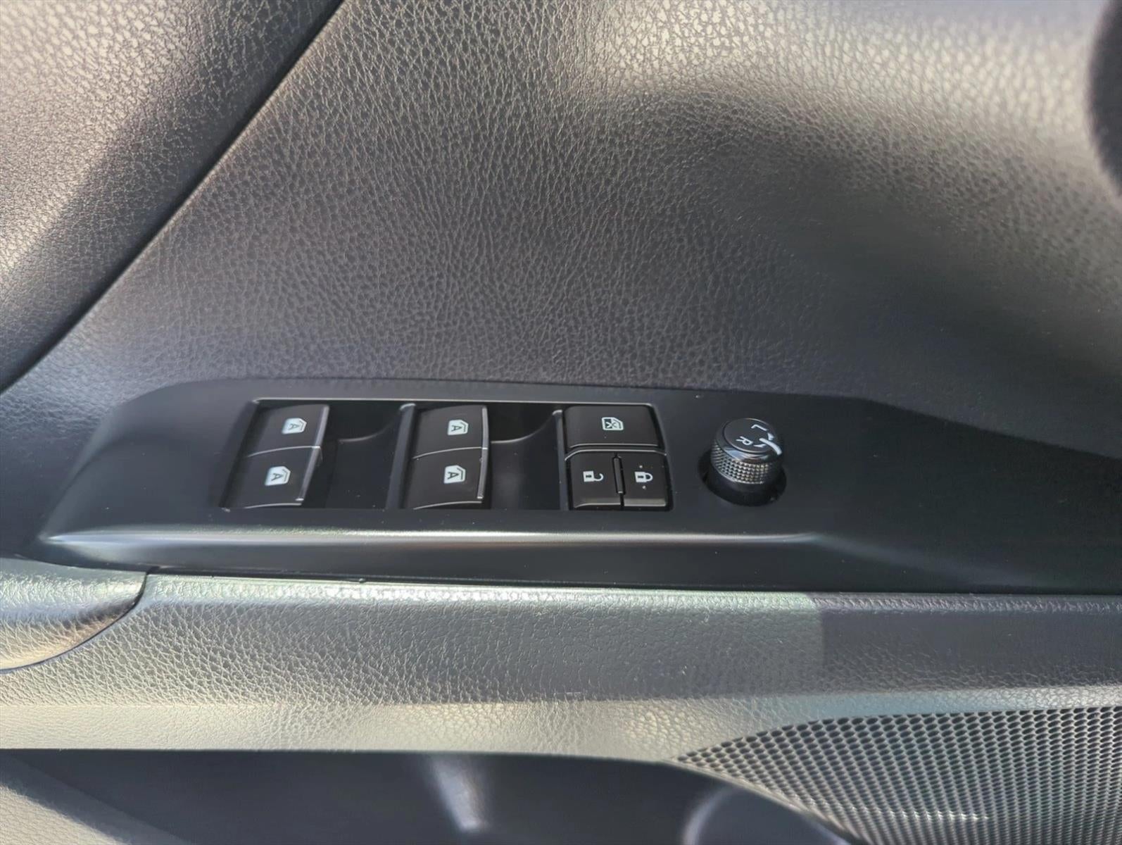 2019 Toyota Camry SE Auto (SE)